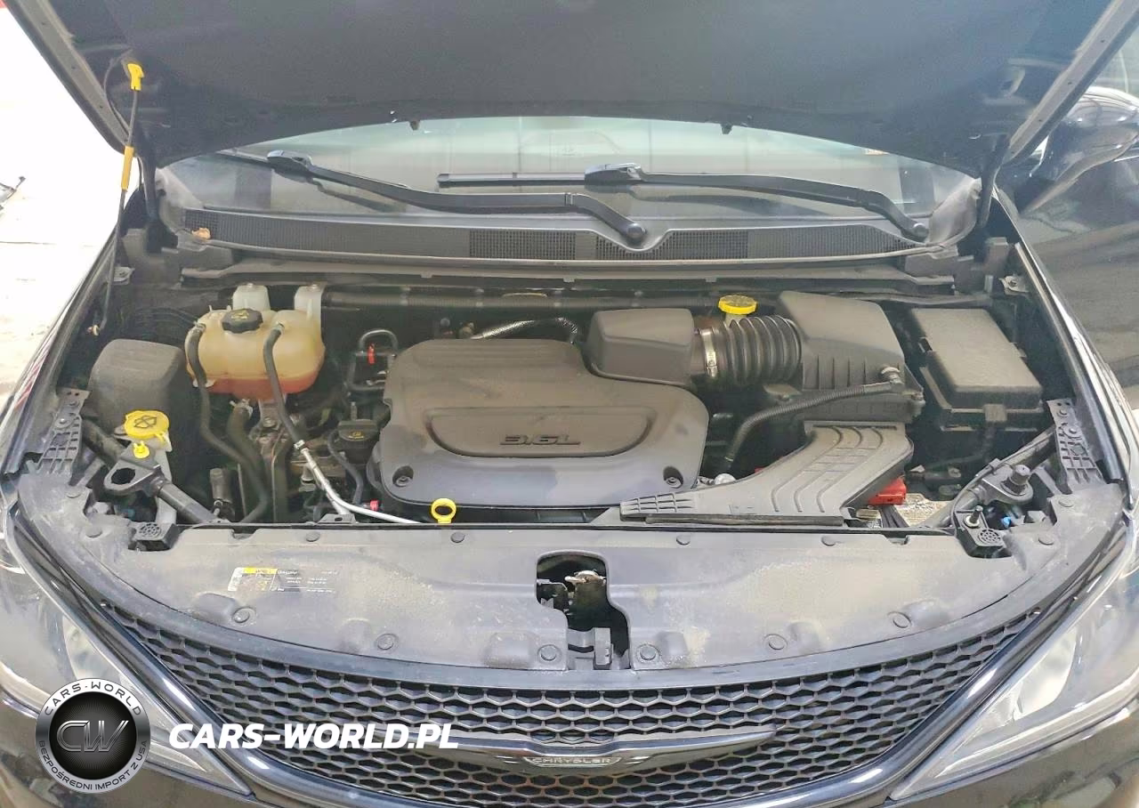 2020 Chrysler Pacifica Touring VIN:2C4RC1FG6LR110036 - 12