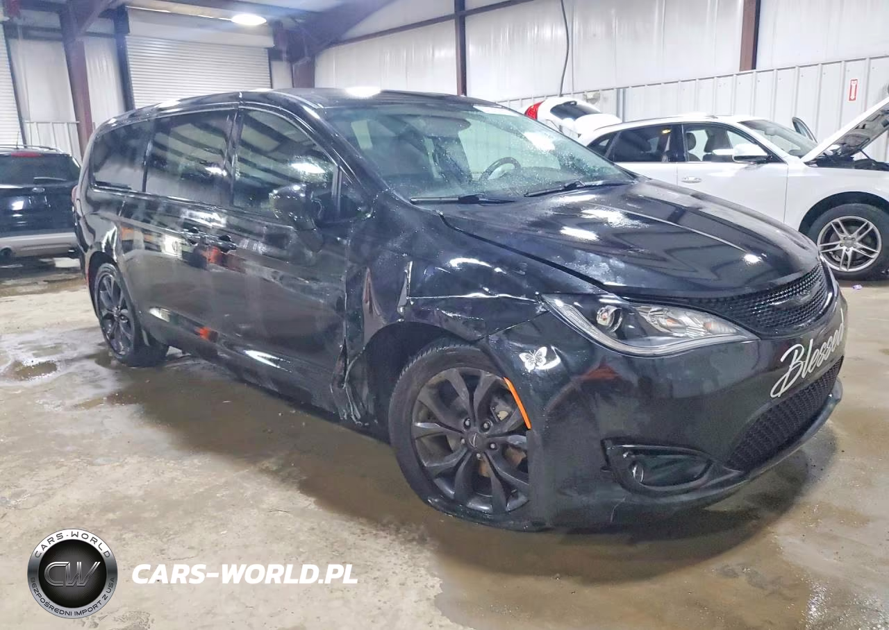 2020 Chrysler Pacifica Touring VIN:2C4RC1FG6LR110036 - 4