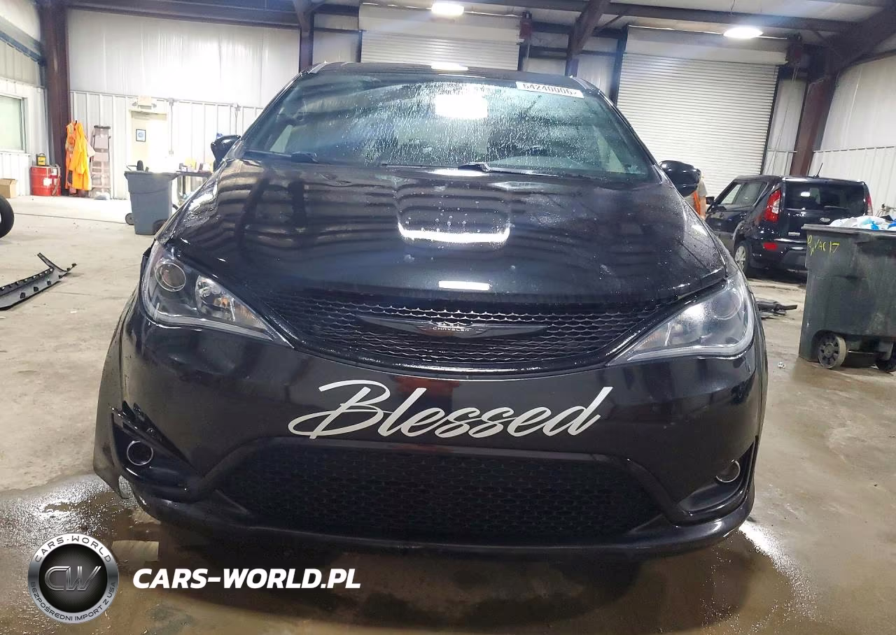 2020 Chrysler Pacifica Touring VIN:2C4RC1FG6LR110036 - 5