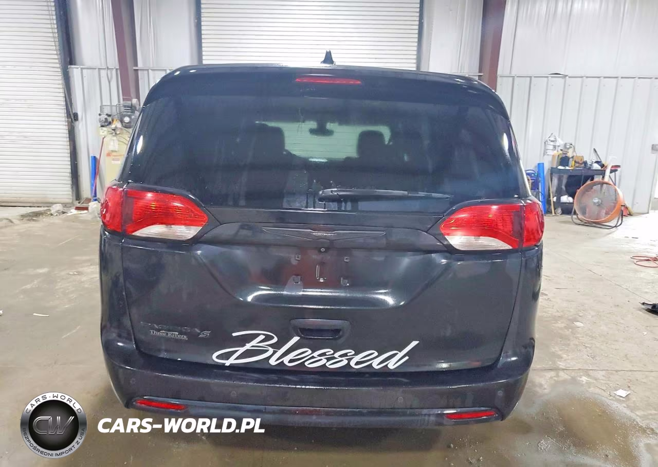 2020 Chrysler Pacifica Touring VIN:2C4RC1FG6LR110036 - 6