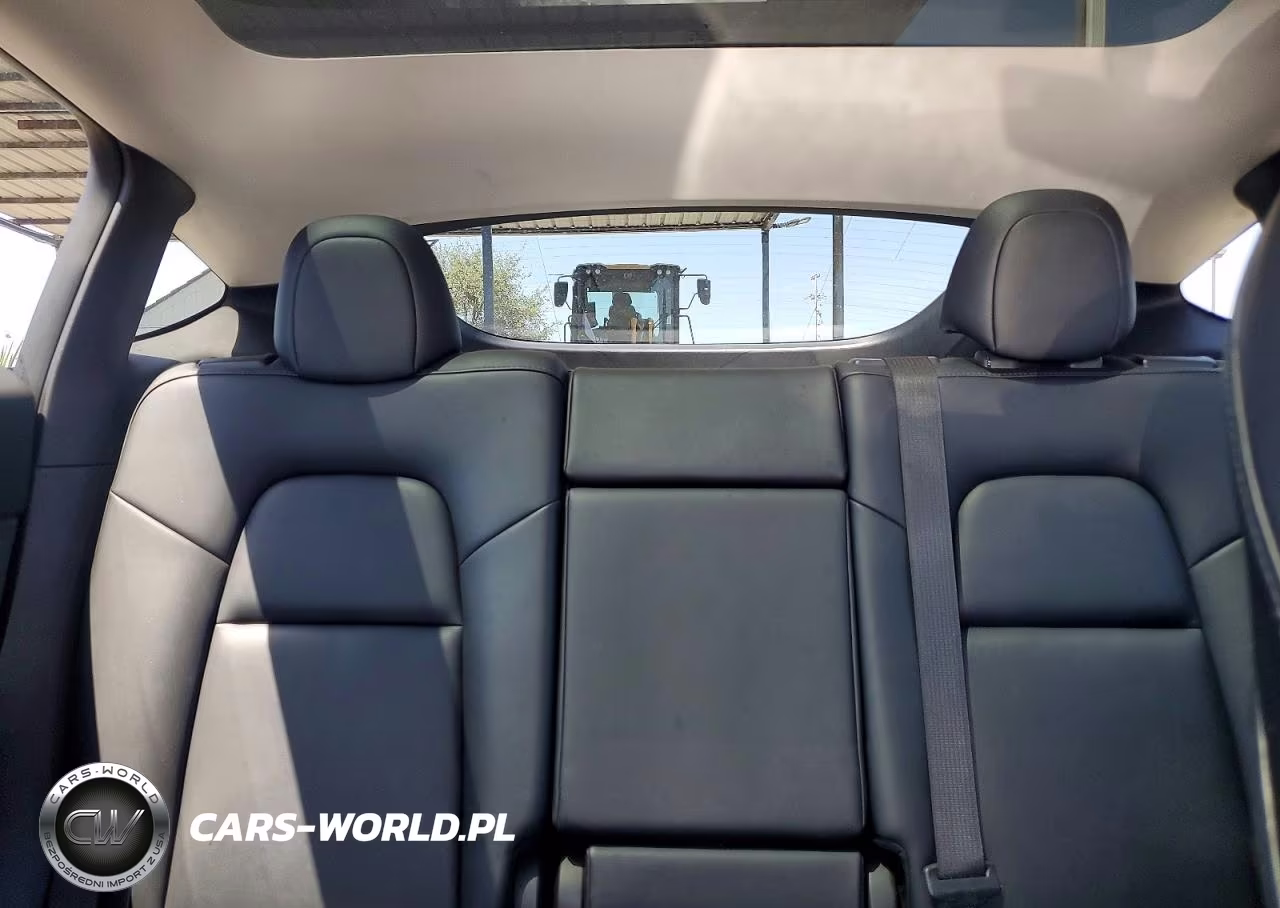 2022 Tesla Model Y VIN:7SAYGDEE1NF358245 - 10