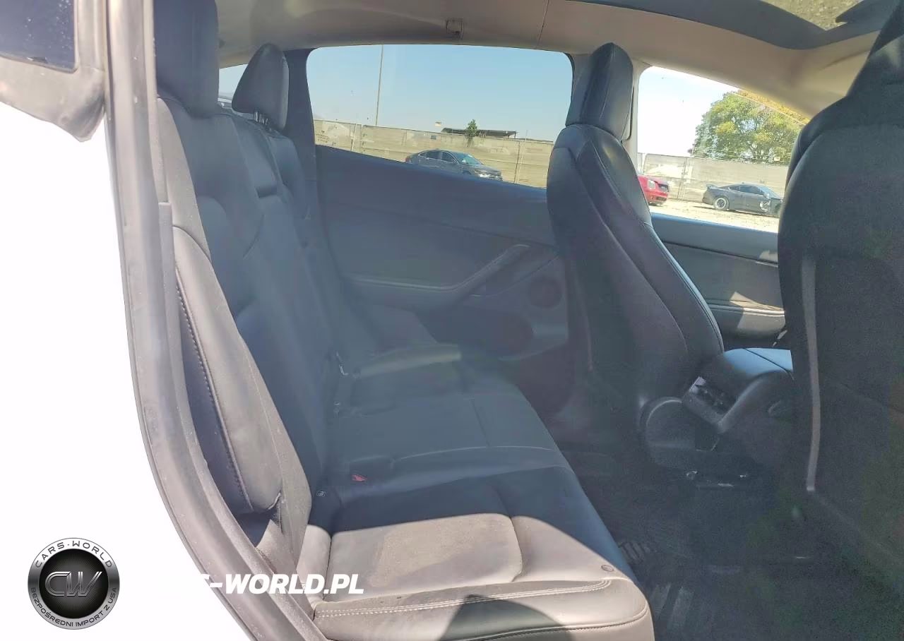 2022 Tesla Model Y VIN:7SAYGDEE1NF358245 - 11