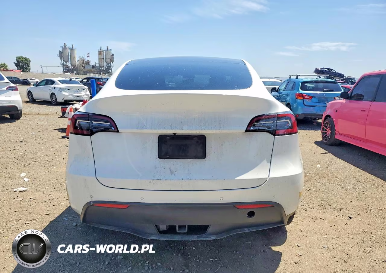 2022 Tesla Model Y VIN:7SAYGDEE1NF358245 - 6