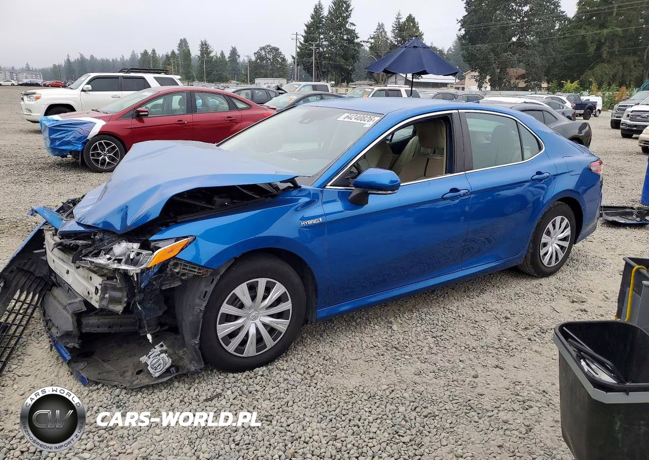 2020 Toyota Camry Le – zdjęcie 1 z 13