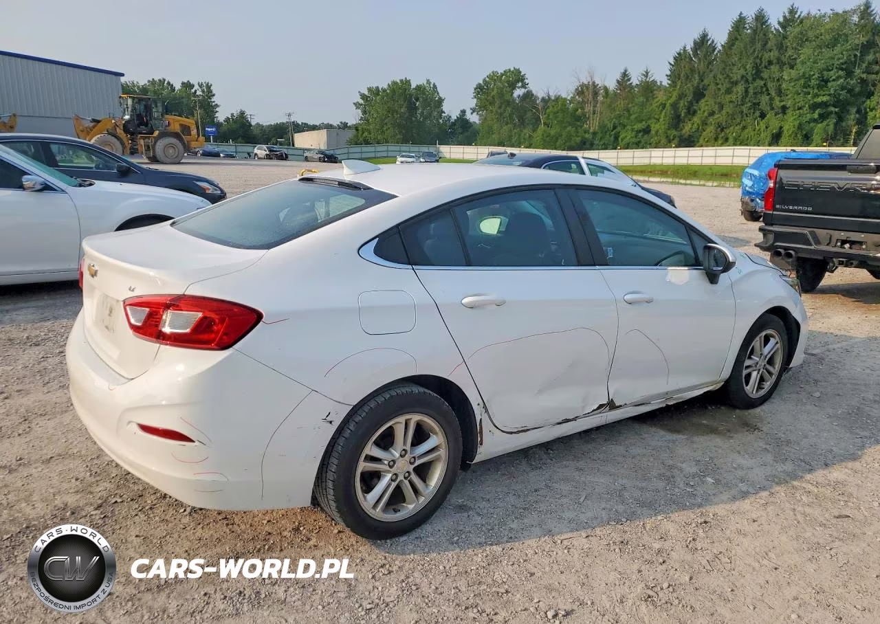 2018 Chevrolet Cruze Lt VIN:1G1BE5SMXJ7213420 - 3