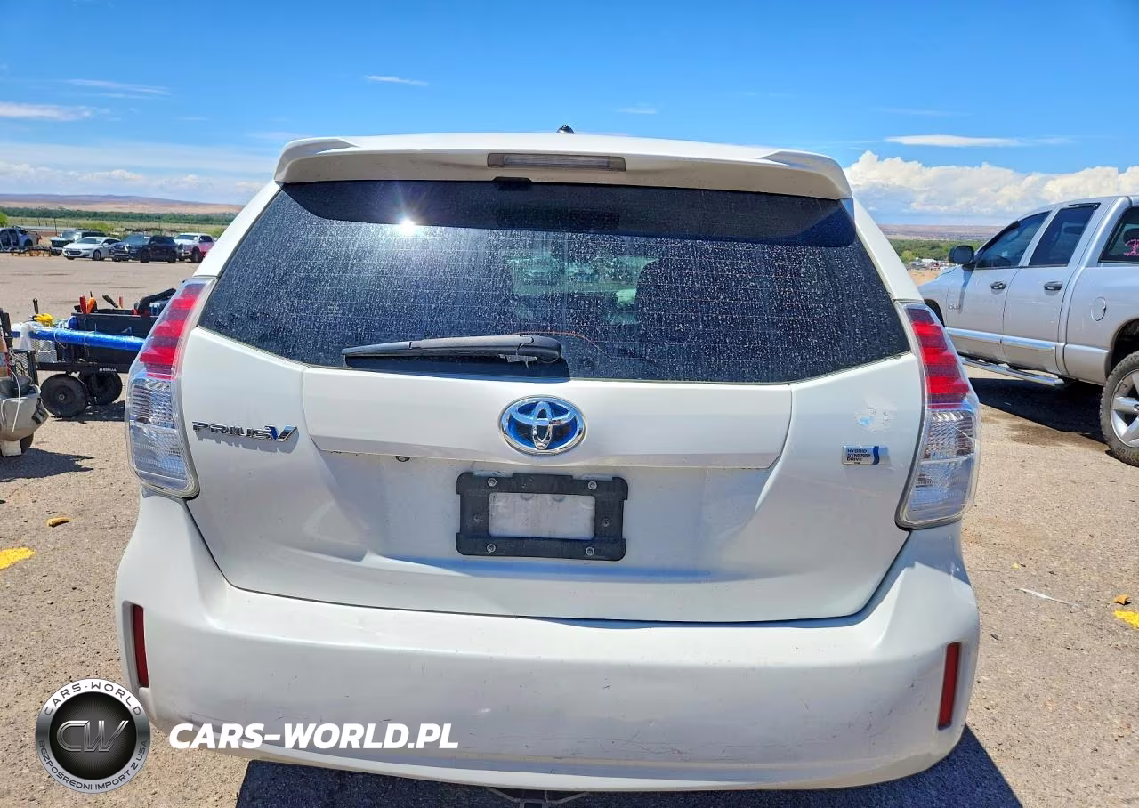 2015 Toyota Prius V Two VIN:JTDZN3EU2FJ026379 - 6