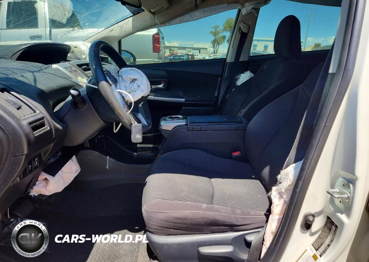 2015 Toyota Prius V Two VIN:JTDZN3EU2FJ026379 - 7