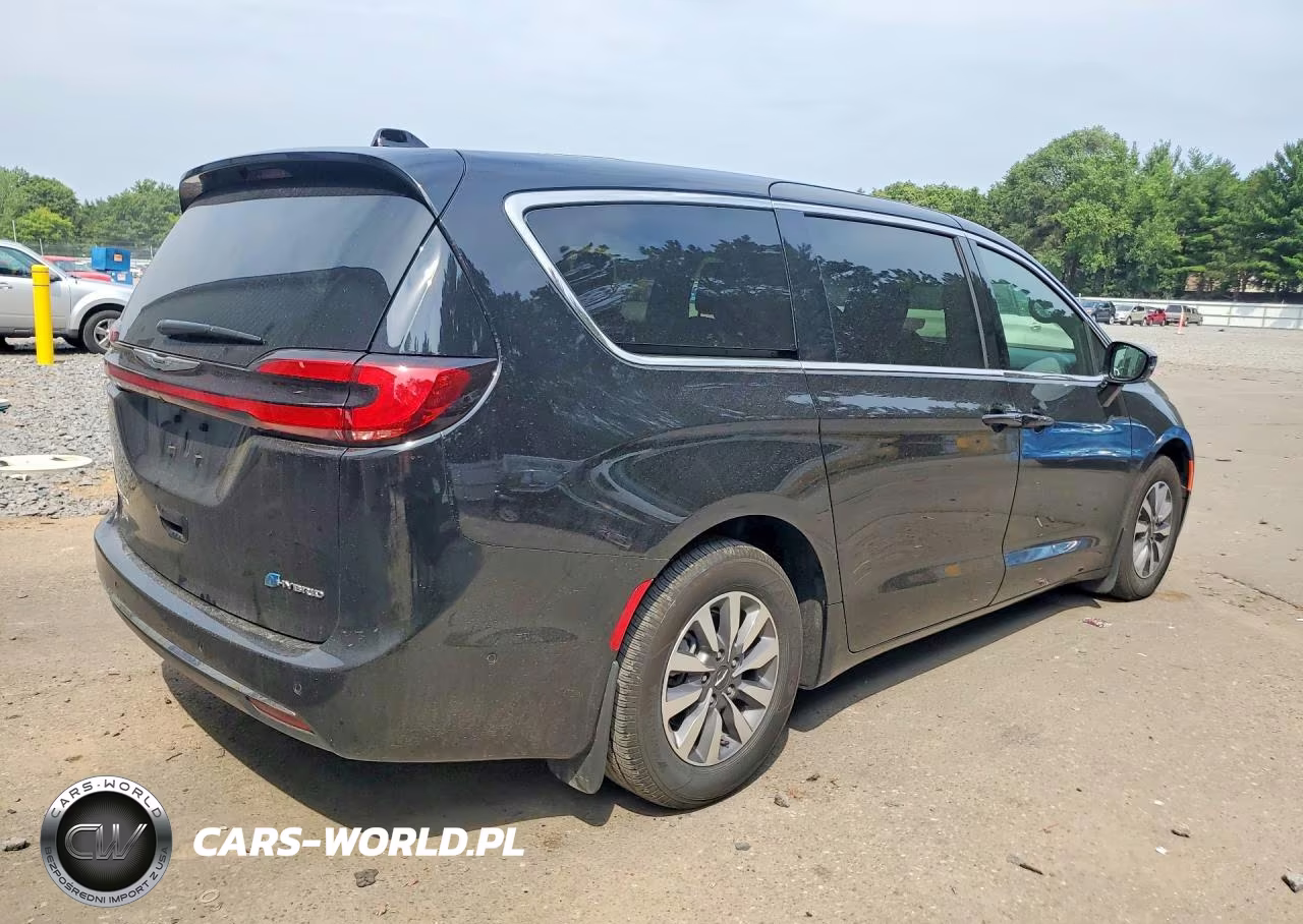 2025 Chrysler Pacifica Hybrid Select VIN:2C4RC1S73SR563633 - 3