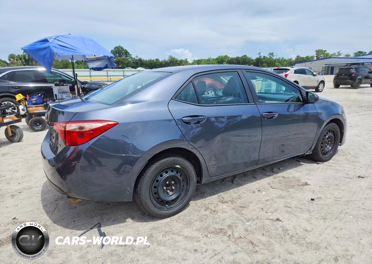 2017 Toyota Corolla Le VIN:2T1BURHE3HC949237 - 3