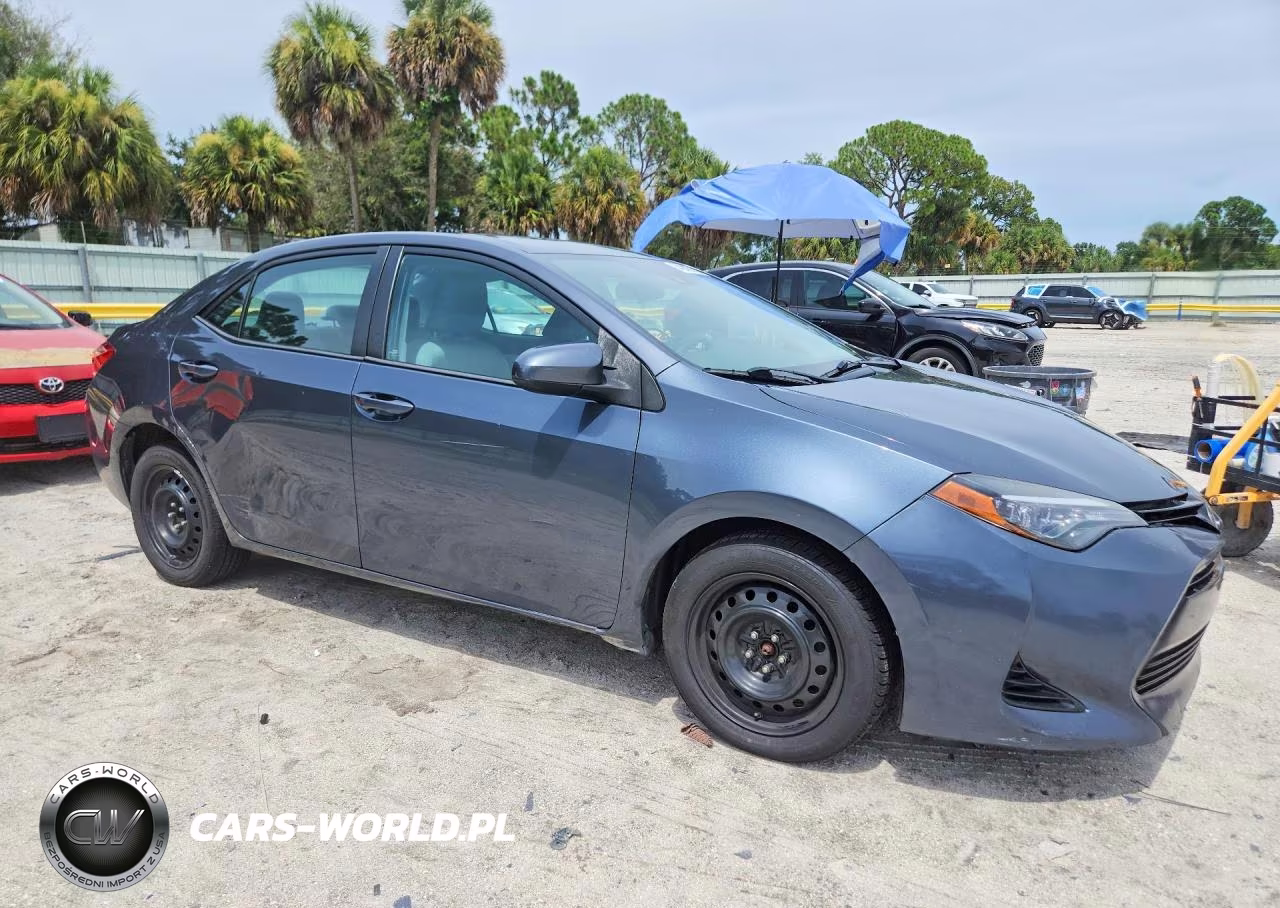 2017 Toyota Corolla Le VIN:2T1BURHE3HC949237 - 4