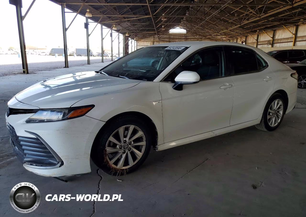 2023 Toyota Camry Le – zdjęcie 1 z 12