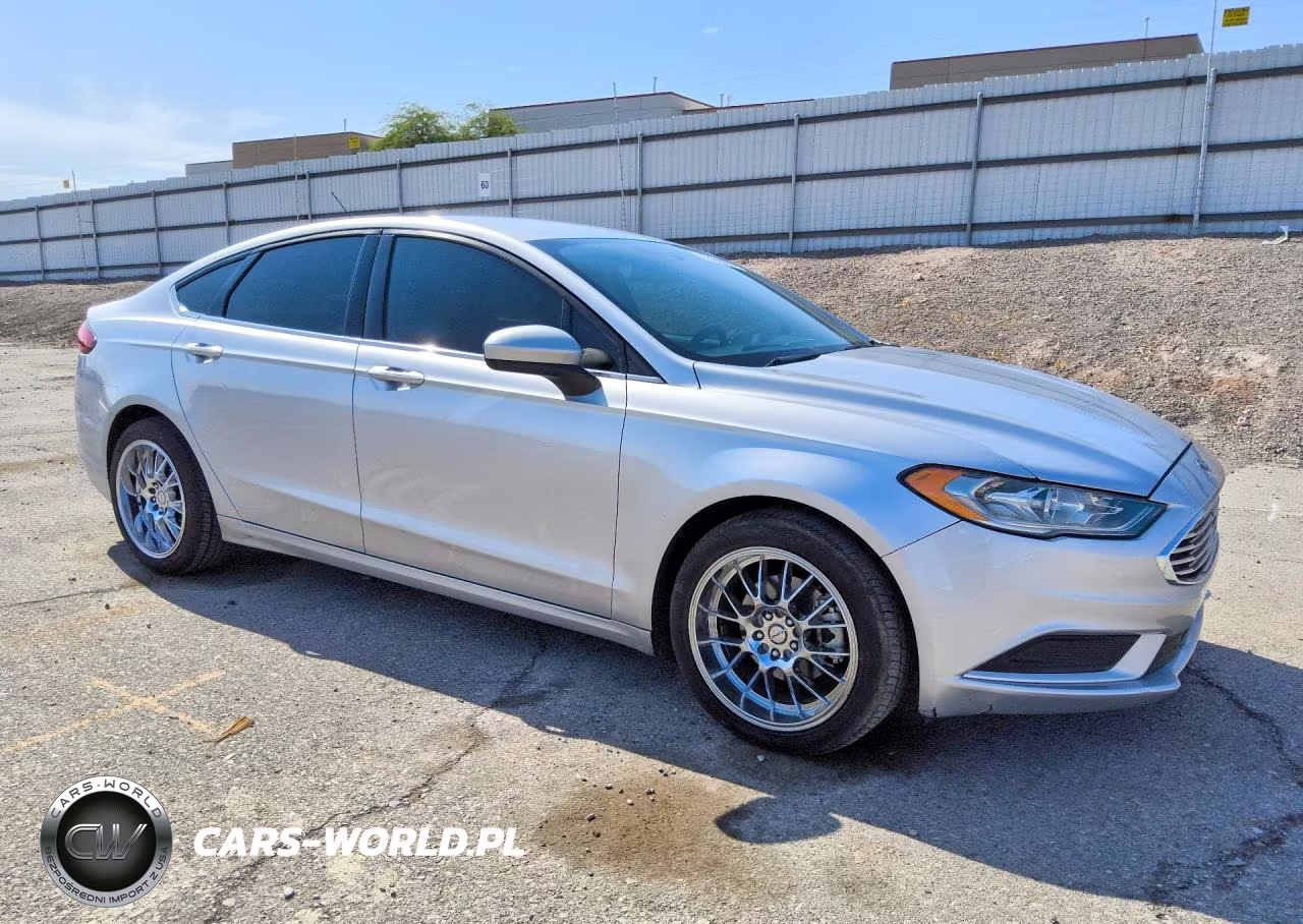 2018 Ford Fusion S VIN:3FA6P0G73JR271036 - 4
