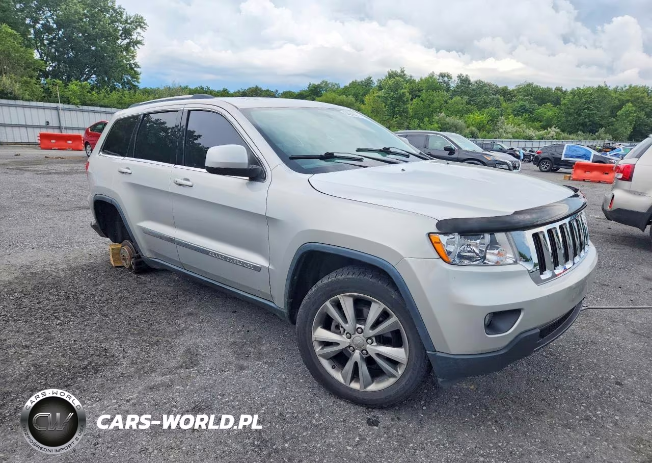 2013 Jeep Grand Cherokee Laredo VIN:1C4RJFAG8DC582078 - 4