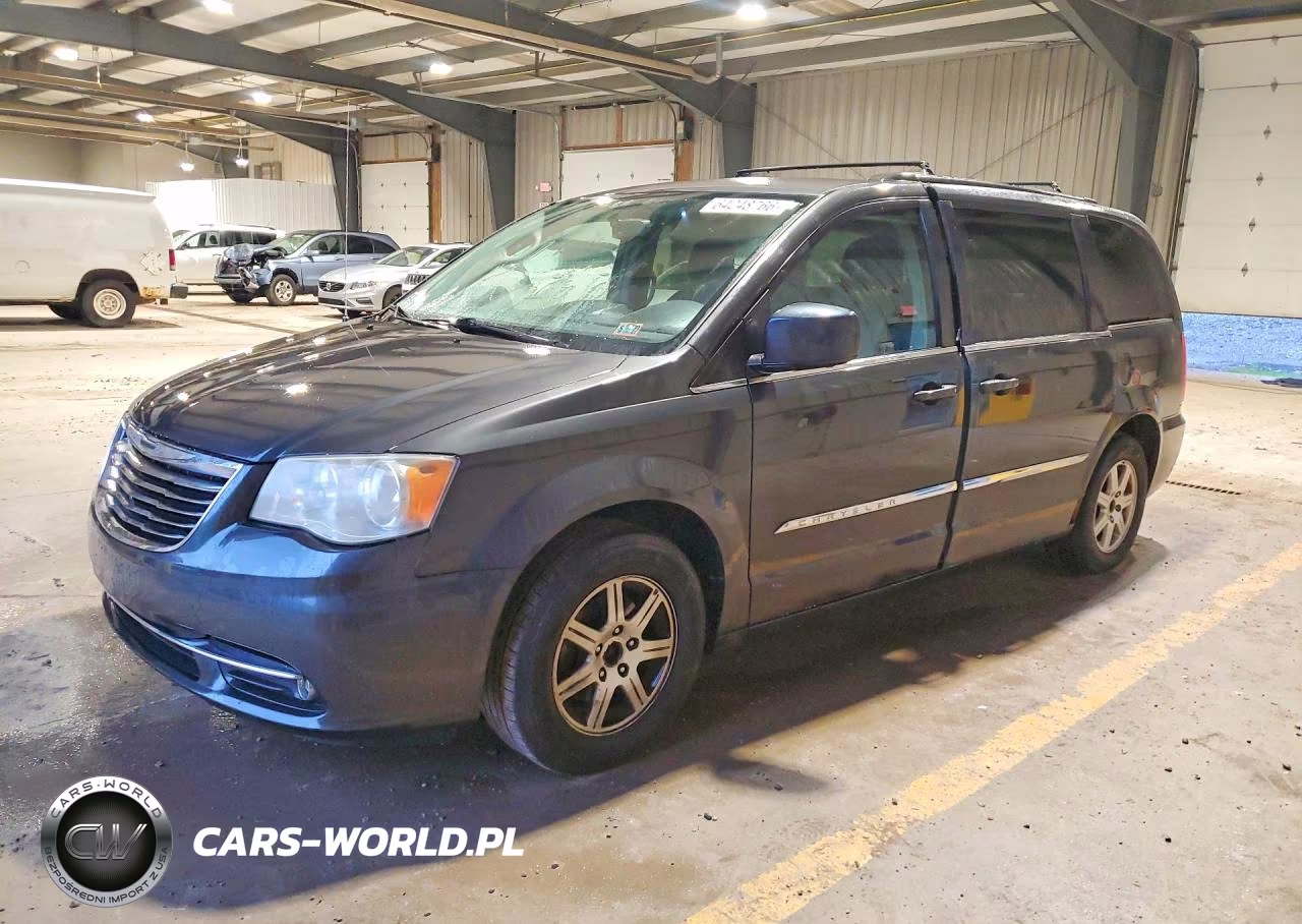 2012 Chrysler Town & Country Touring – zdjęcie 1 z 13