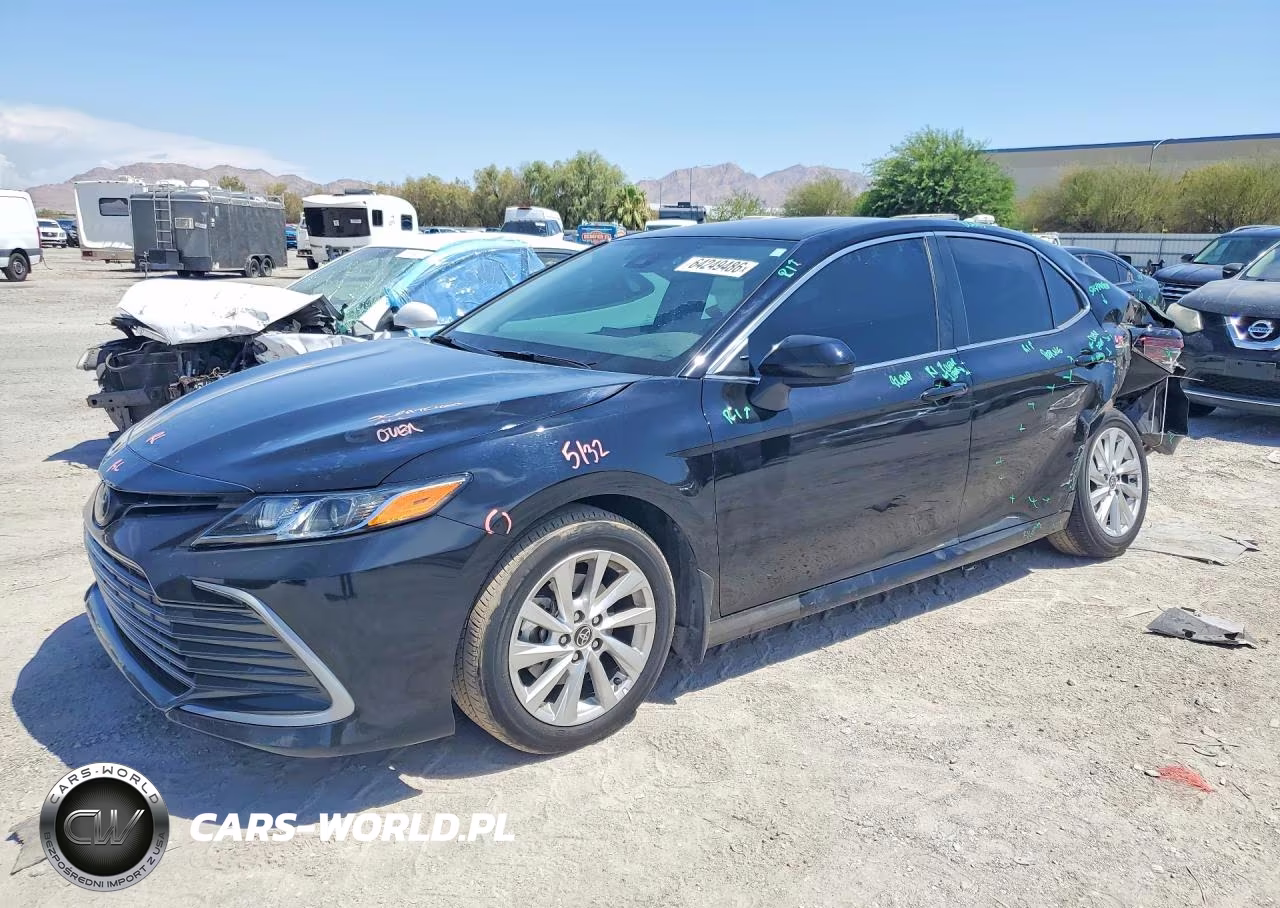 2023 Toyota Camry Le – zdjęcie 1 z 12