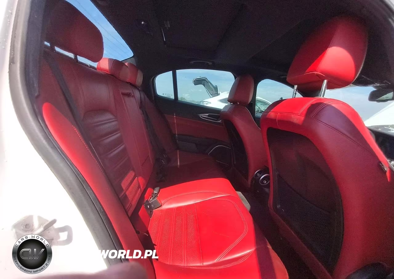 2020 Alfa Romeo Giulia Ti VIN:ZARFAMBN0L7625023 - 10
