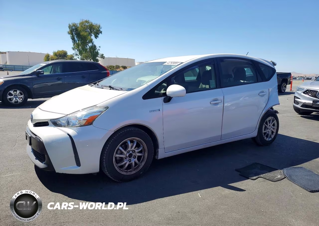 2015 Toyota Prius V Two – zdjęcie 1 z 12