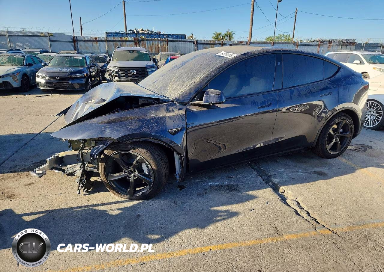 2026 Tesla Model Y – zdjęcie 1 z 14