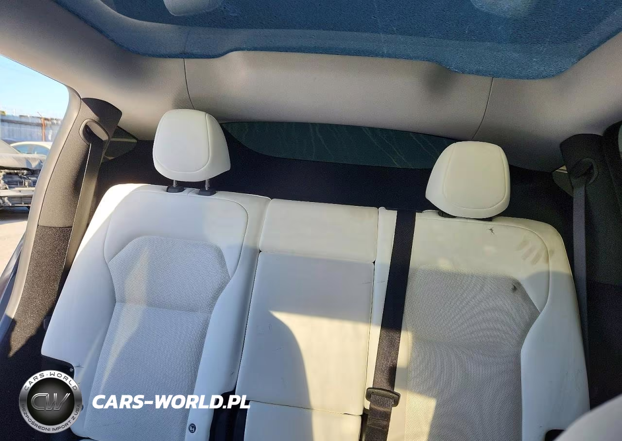 2026 Tesla Model Y VIN:7SAYGDED0TF386011 - 10