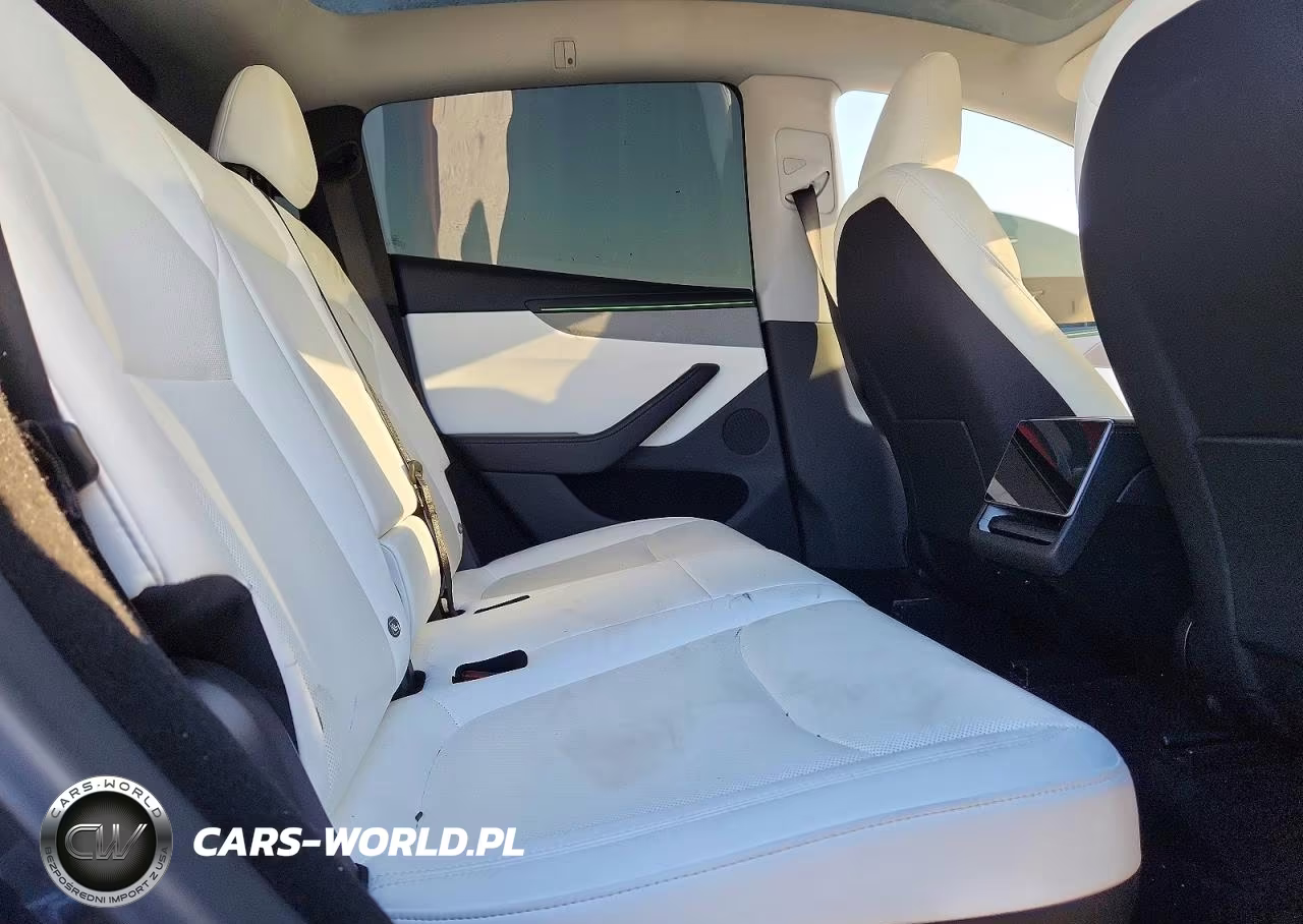 2026 Tesla Model Y VIN:7SAYGDED0TF386011 - 11