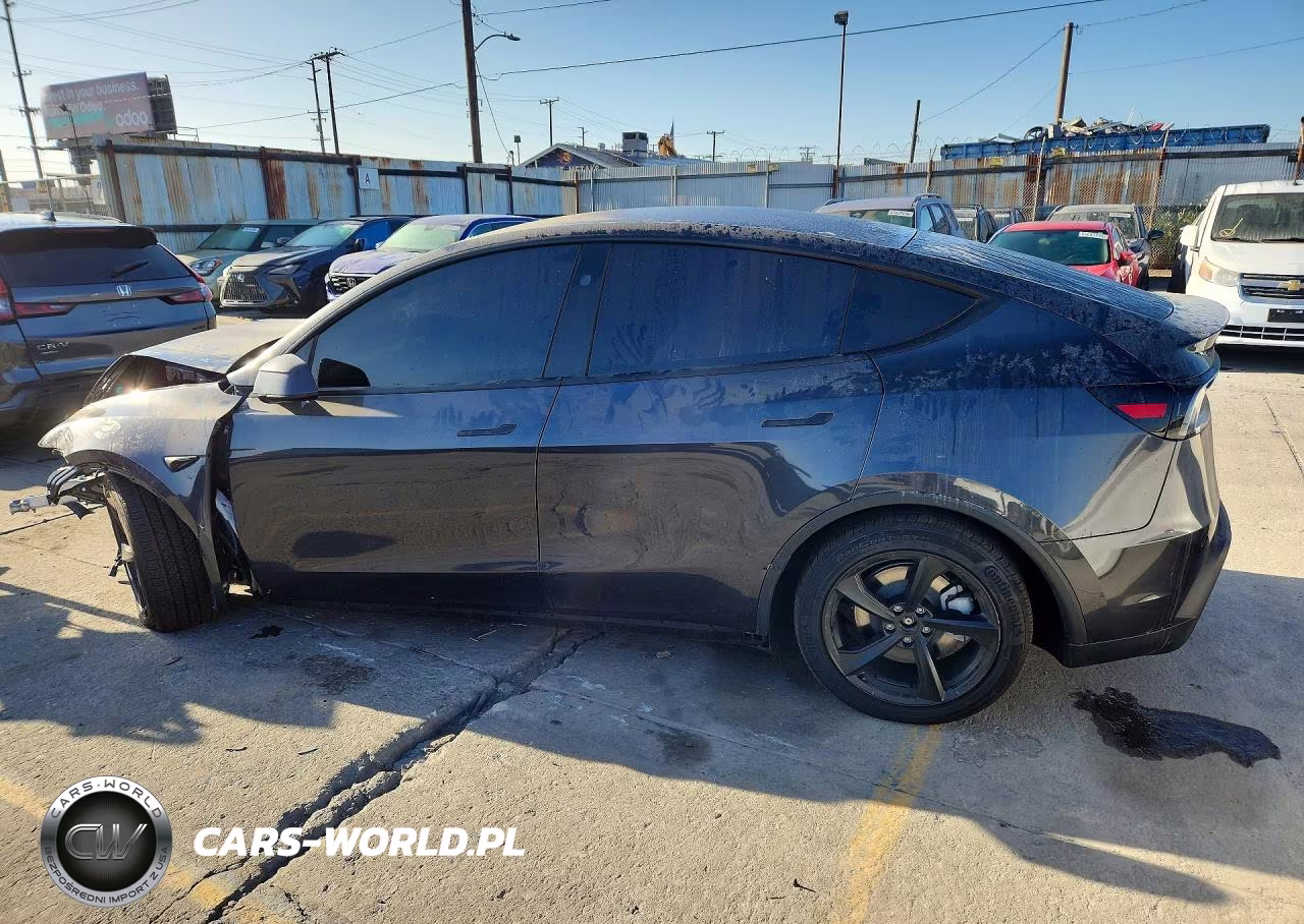 2026 Tesla Model Y VIN:7SAYGDED0TF386011 - 2