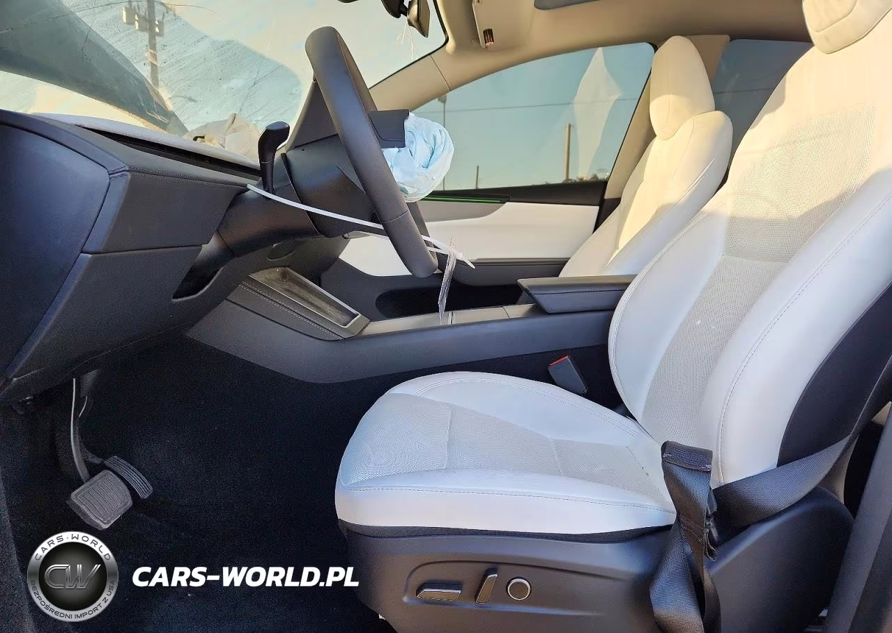 2026 Tesla Model Y VIN:7SAYGDED0TF386011 - 7