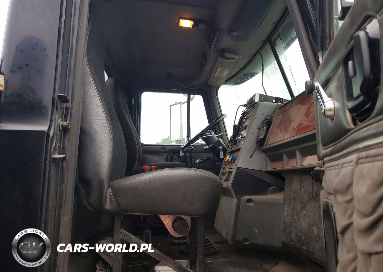 2002 Mack Cl713 Roll-Off Container Truck VIN:1M2AD62C02M012059 - 8