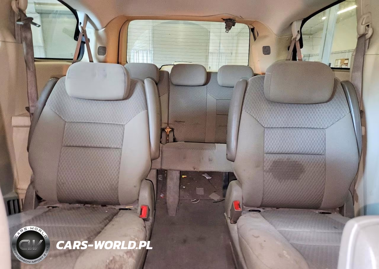 2010 Chrysler Town & Country Touring VIN:2A4RR5D10AR253060 - 10