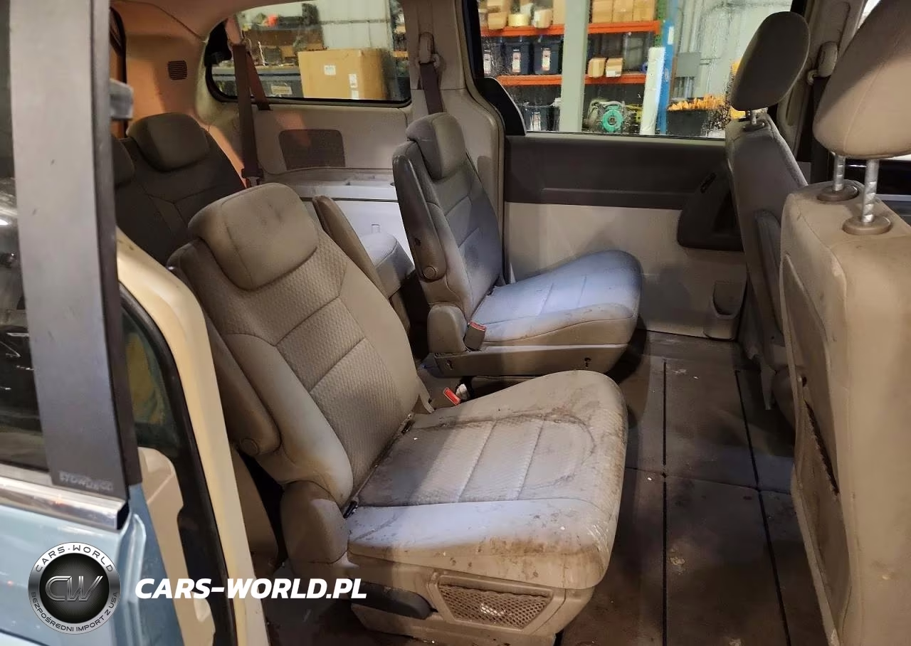 2010 Chrysler Town & Country Touring VIN:2A4RR5D10AR253060 - 11
