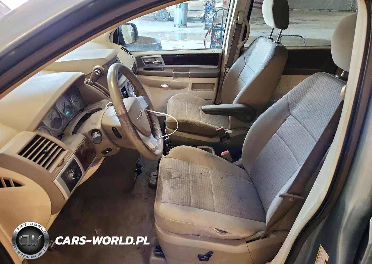 2010 Chrysler Town & Country Touring VIN:2A4RR5D10AR253060 - 7