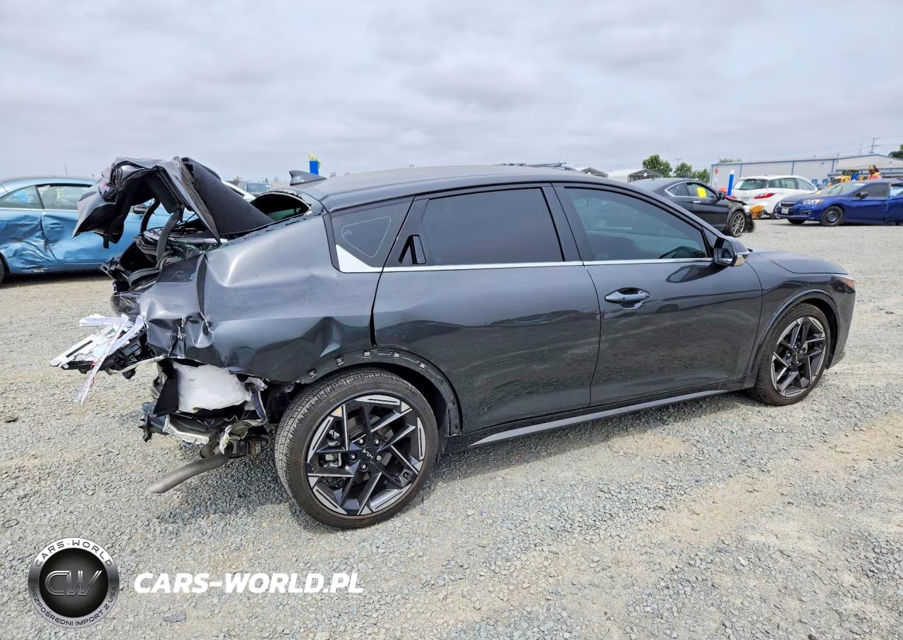 2025 Kia K4 Gt Line VIN:3KPFW4DE6SE201465 - 3