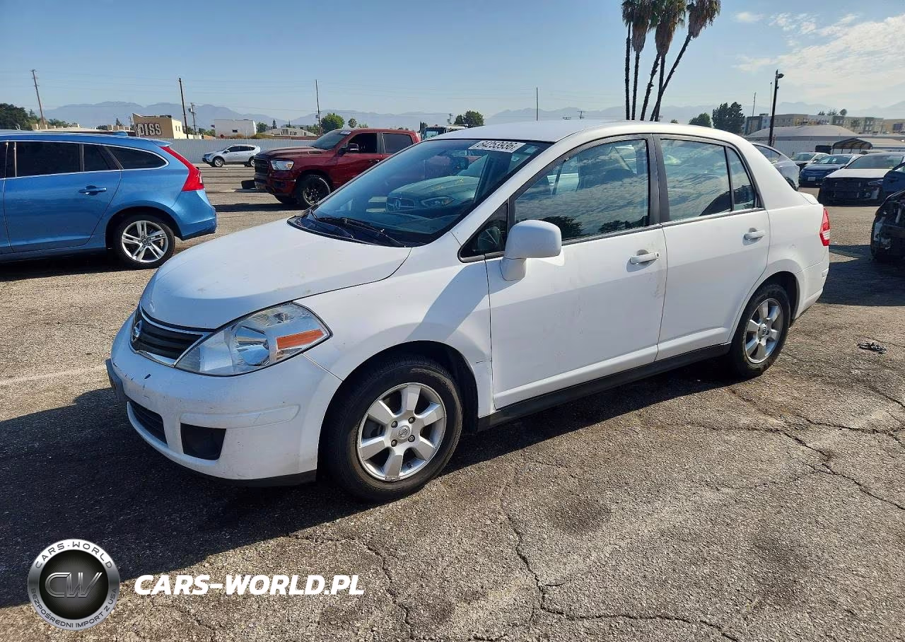2010 Nissan Versa 1.8 S