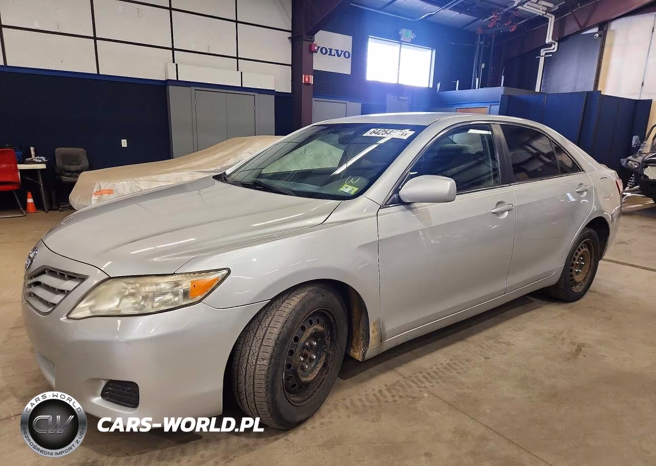 2010 Toyota Camry Base – zdjęcie 1 z 12
