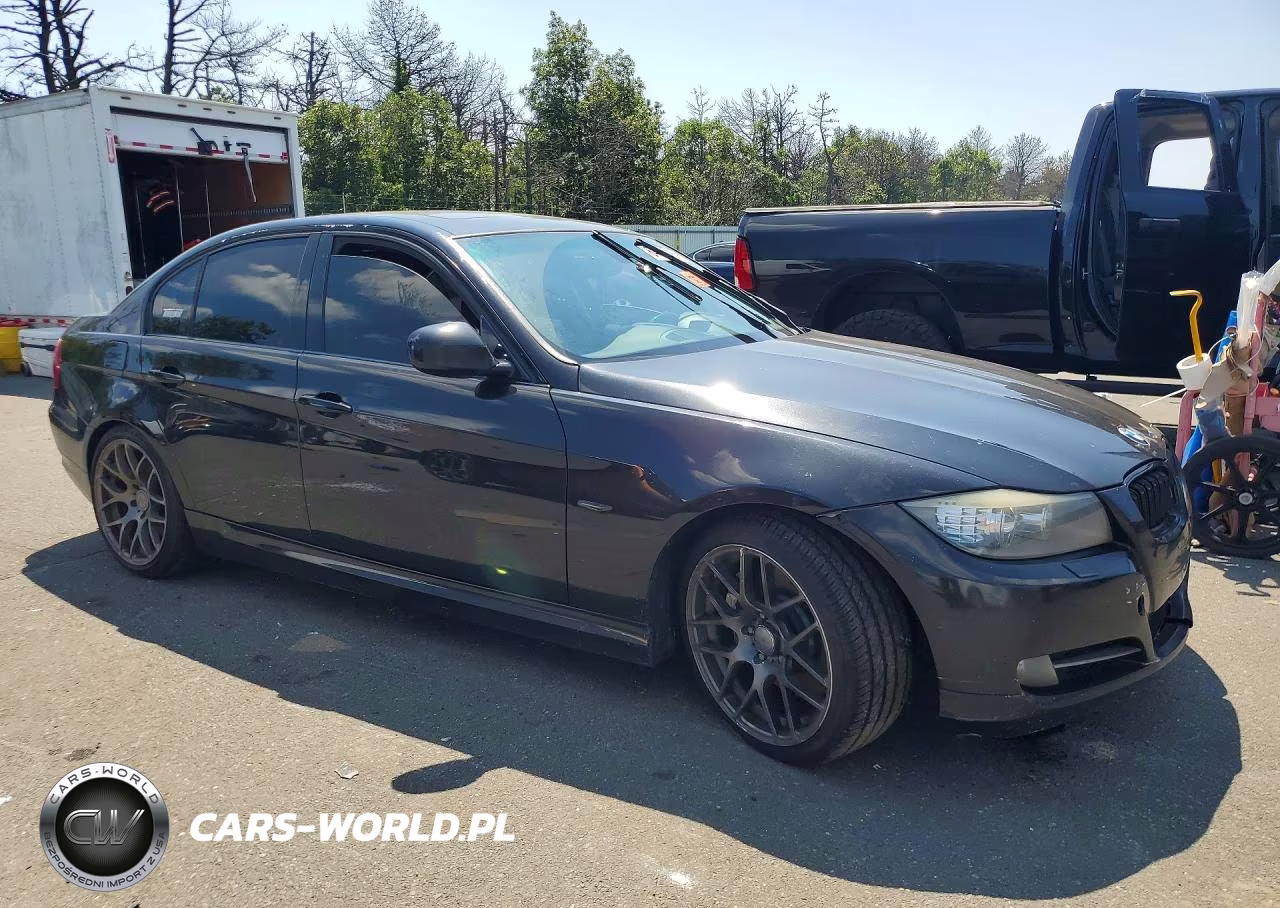 2011 BMW 335 Xi VIN:WBAPL5C51BA916920 - 4