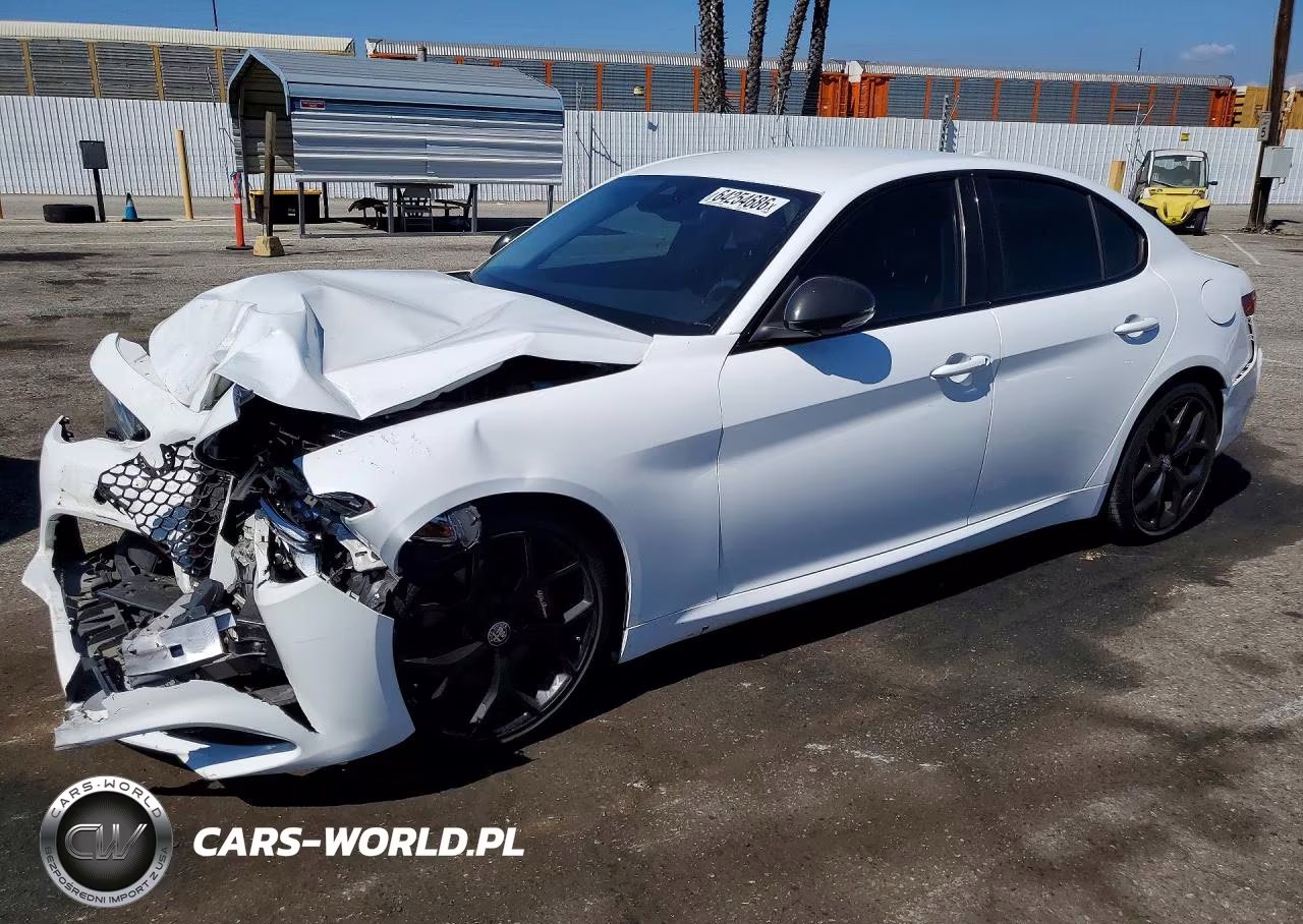 2020 Alfa Romeo Giulia – zdjęcie 1 z 12