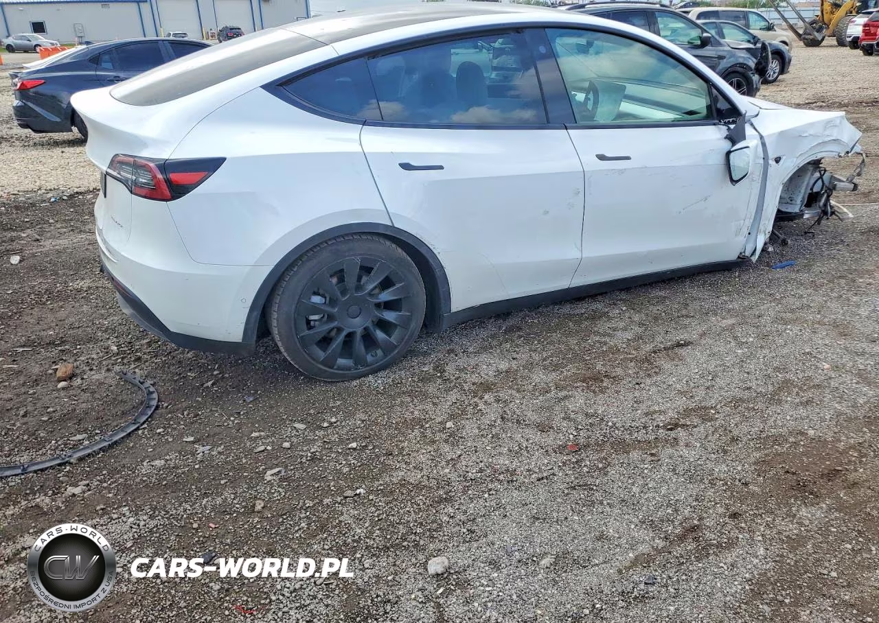 2021 Tesla Model Y VIN:5YJYGDEE7MF240566 - 3