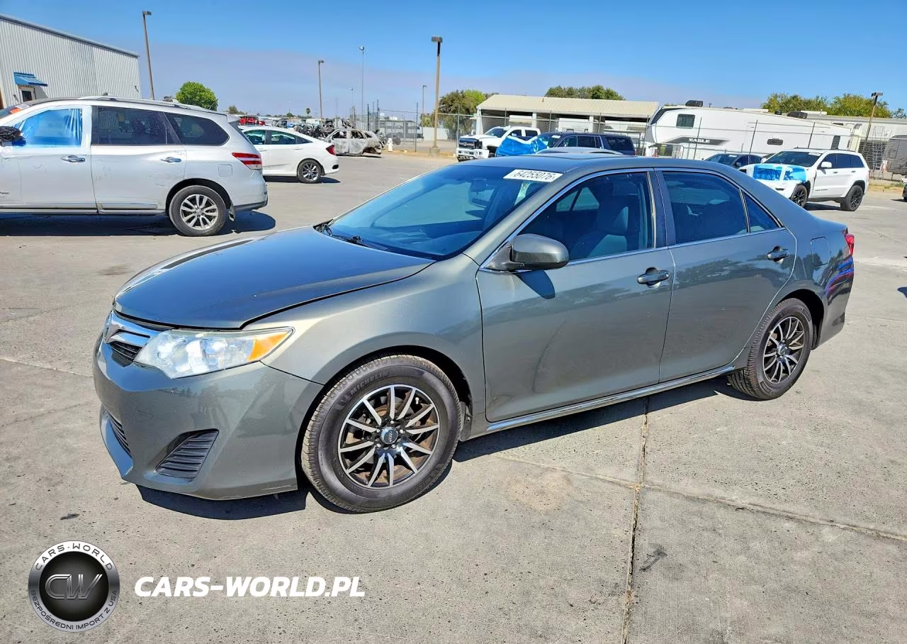 2012 Toyota Camry Le – zdjęcie 1 z 13