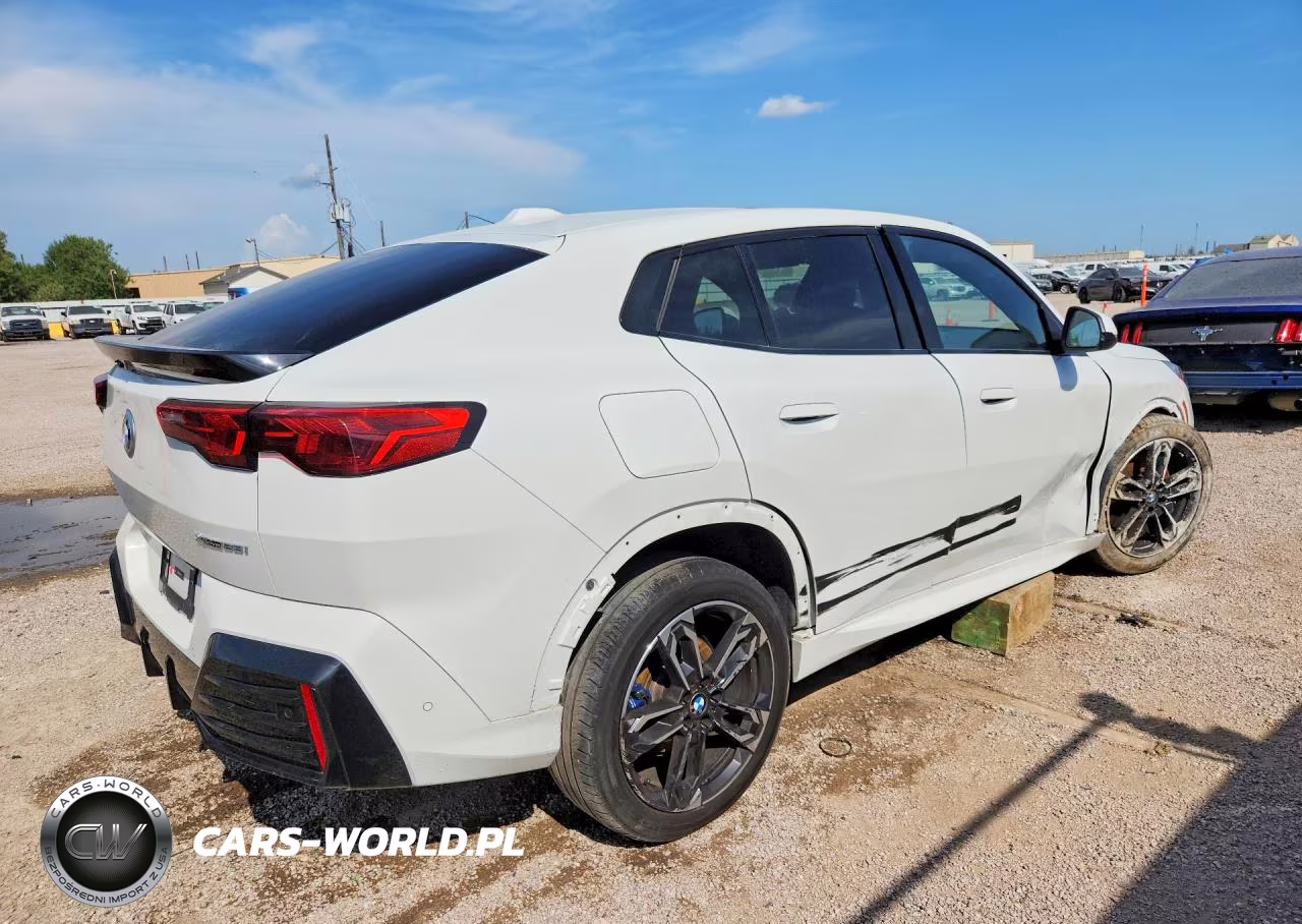 2025 BMW X2 xDrive28I VIN:WBX63GM00S5251369 - 3