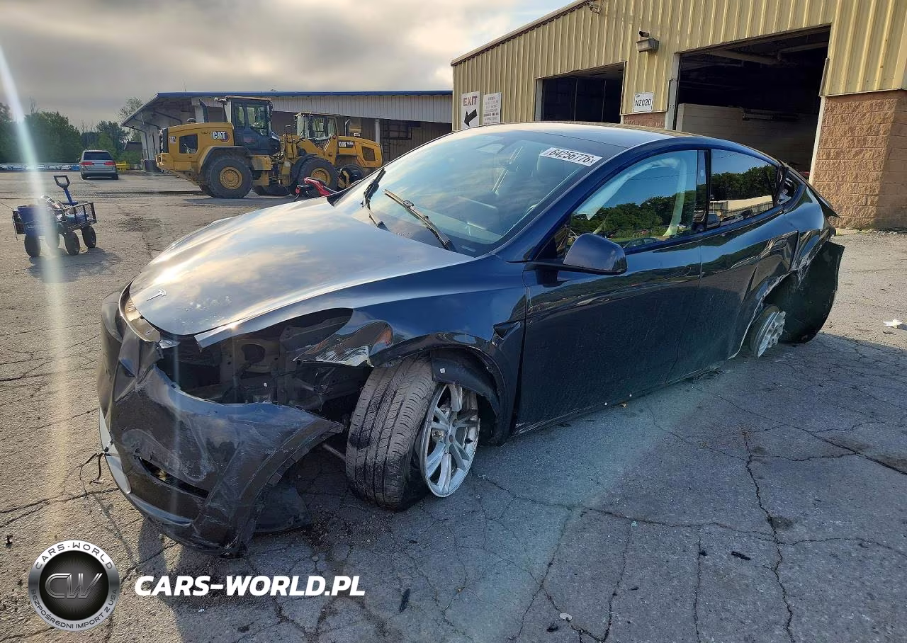 2024 Tesla Model Y VIN:7SAYGDEE0RF995133 - 1