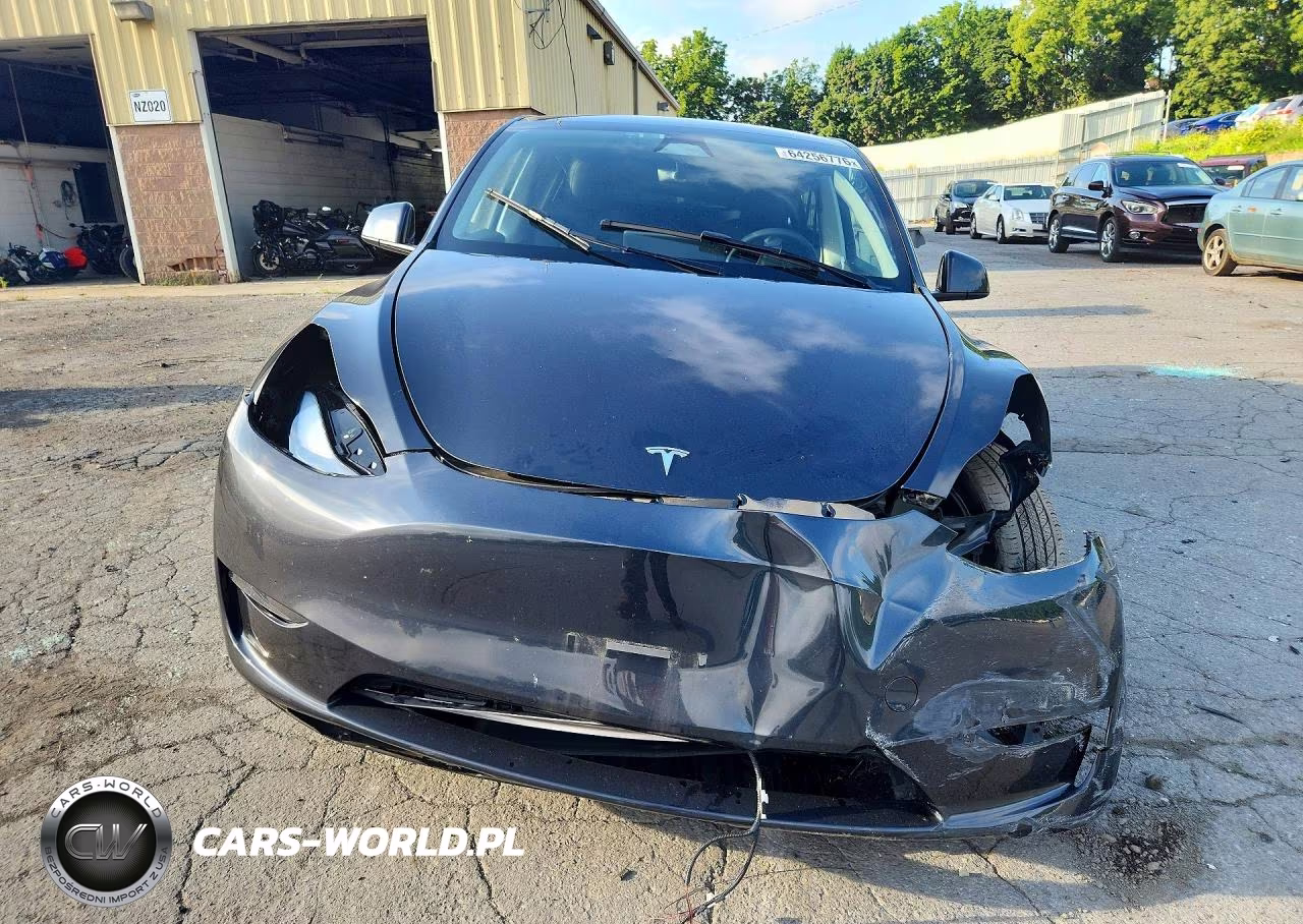 2024 Tesla Model Y VIN:7SAYGDEE0RF995133 - 5