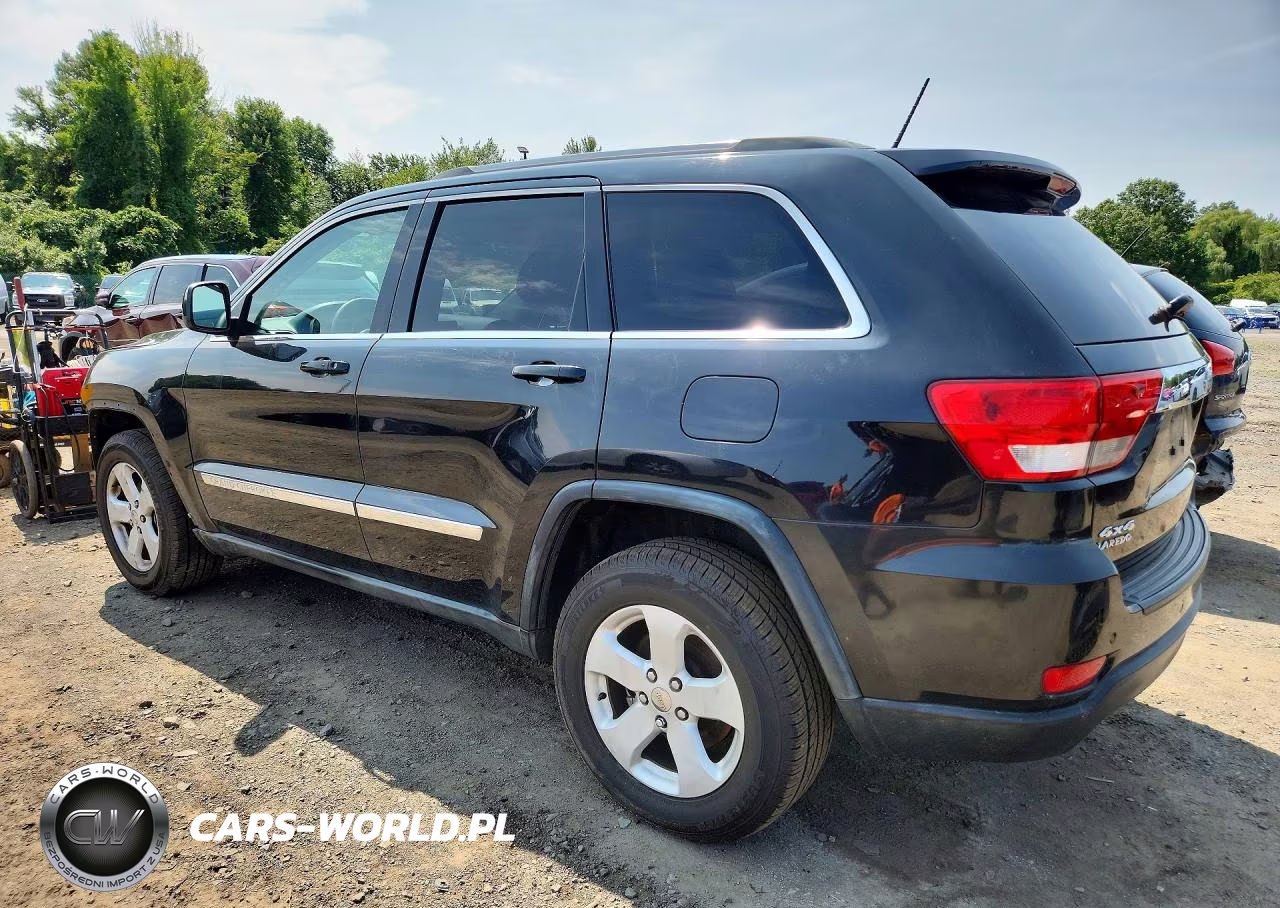 2011 Jeep Grand Cherokee Laredo VIN:1J4RR4GG8BC570511 - 2