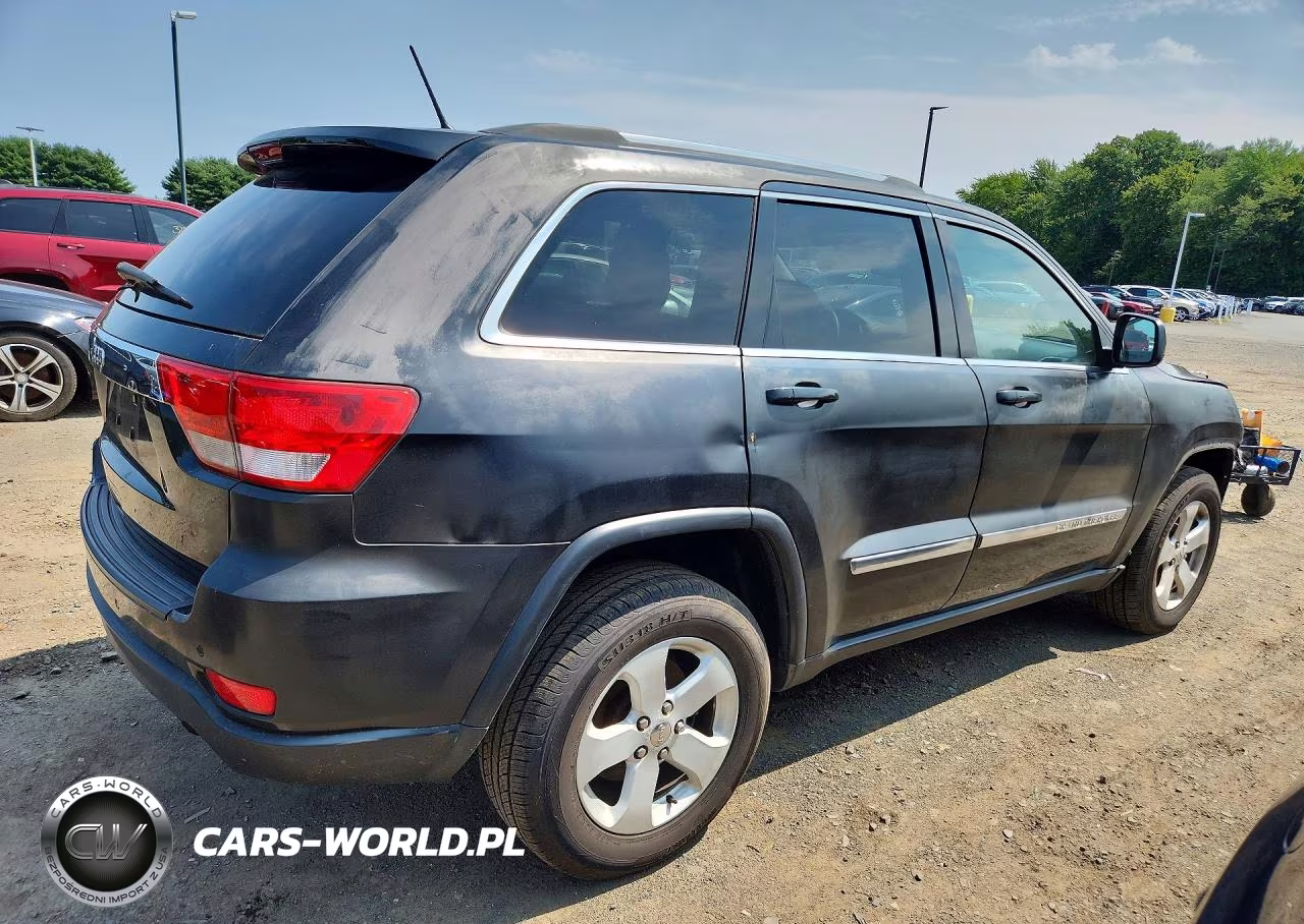 2011 Jeep Grand Cherokee Laredo VIN:1J4RR4GG8BC570511 - 3