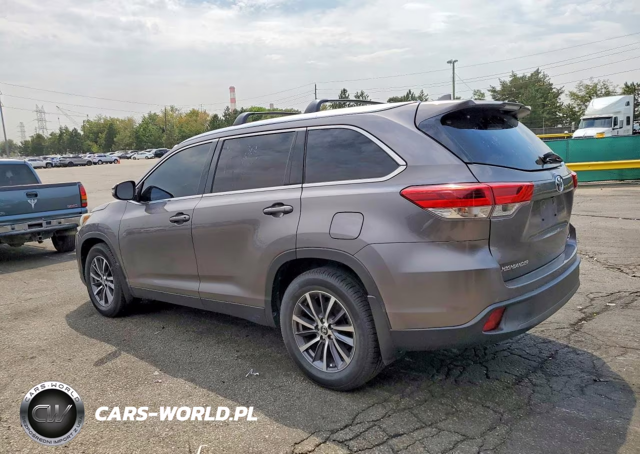 2019 Toyota Highlander Xle VIN:5TDJZRFH1KS713176 - 2