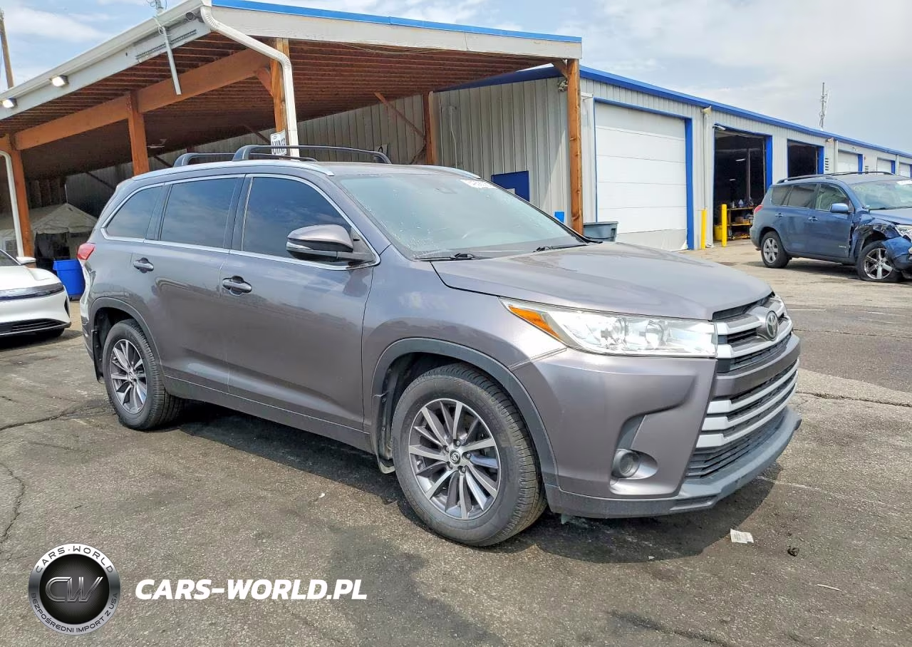 2019 Toyota Highlander Xle VIN:5TDJZRFH1KS713176 - 4