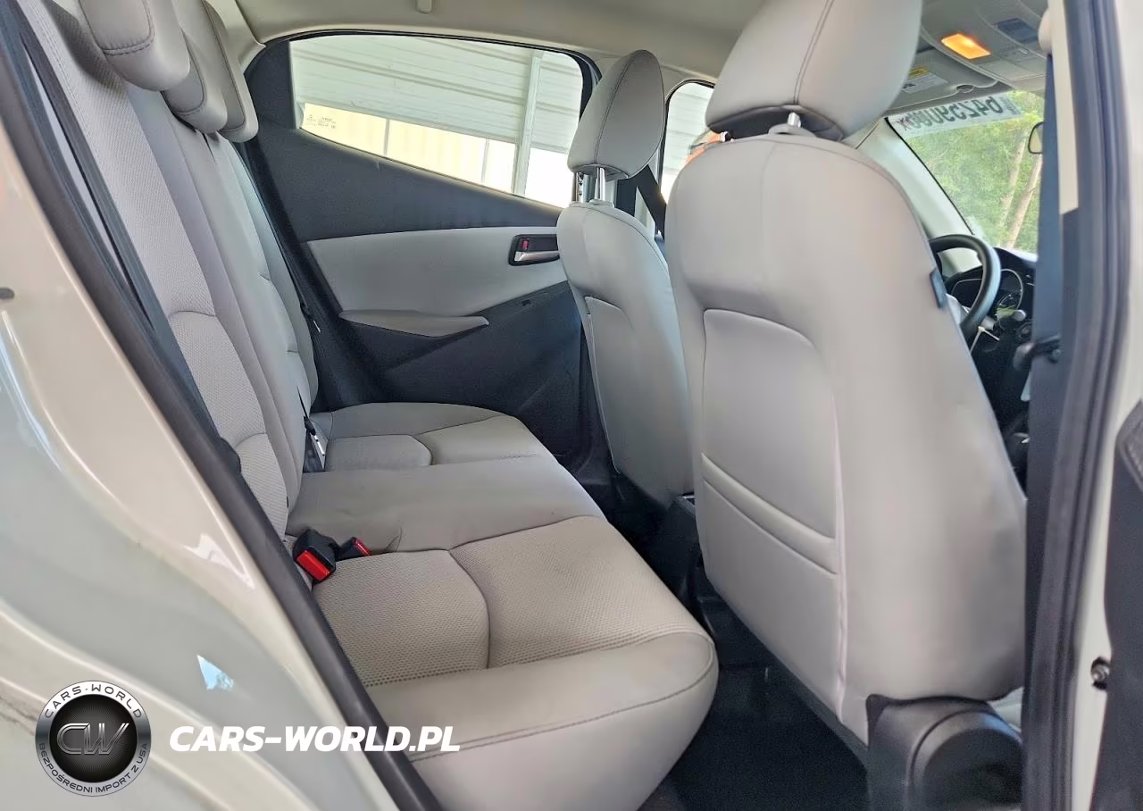 2020 Toyota Yaris Le VIN:3MYDLBYV1LY715806 - 10