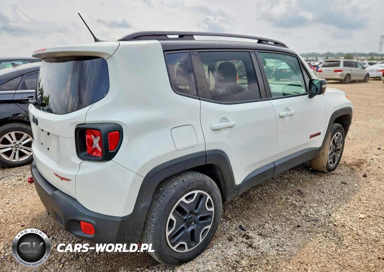 2015 Jeep Renegade Trailhawk VIN:ZACCJBCT9FPC35723 - 3