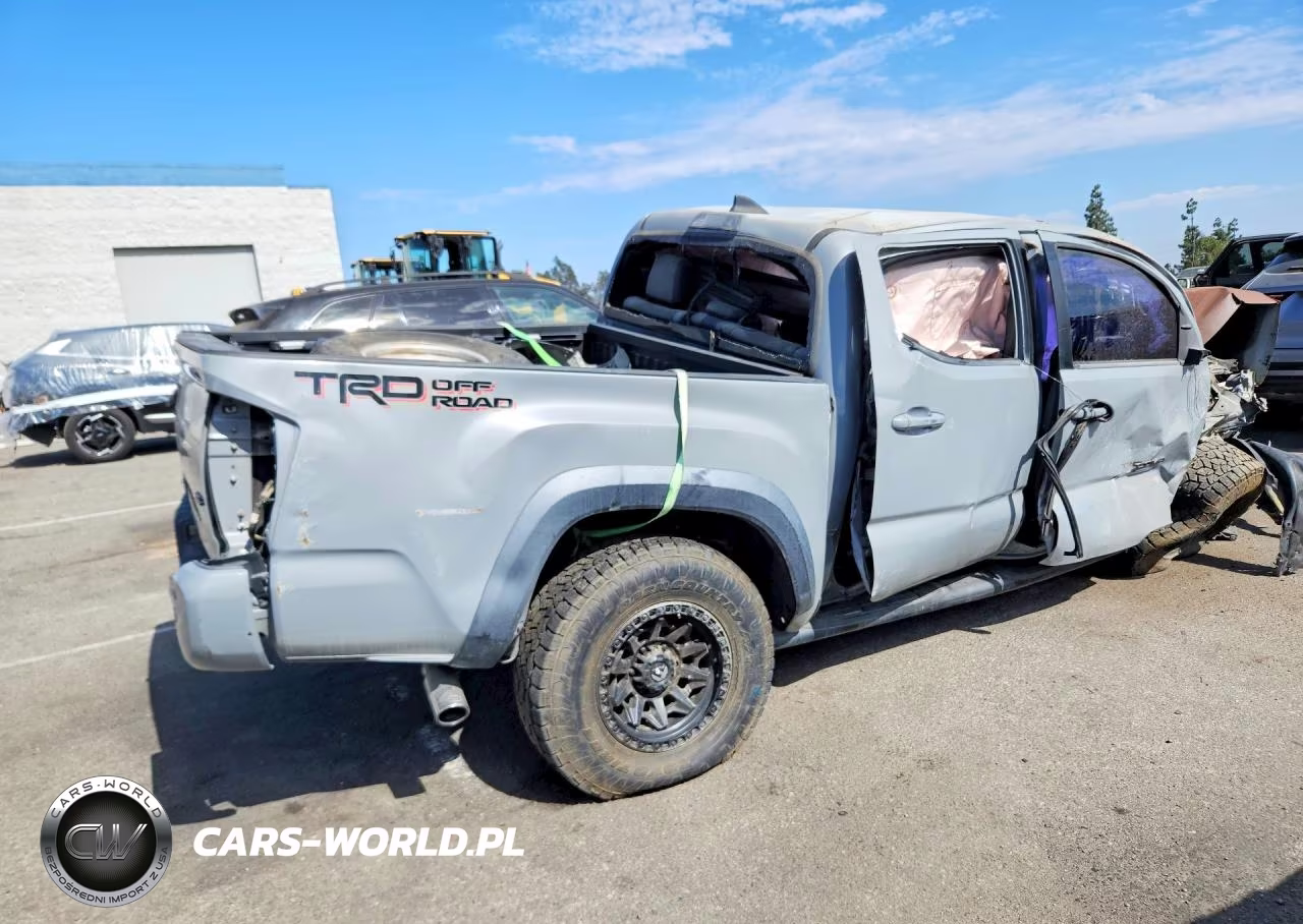 2018 Toyota Tacoma Trd Off-Road VIN:3TMAZ5CN6JM053220 - 3