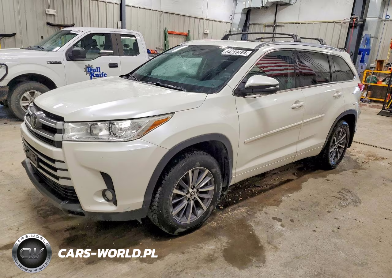 2018 Toyota Highlander Xle VIN:5TDJZRFH5JS857862 - 1