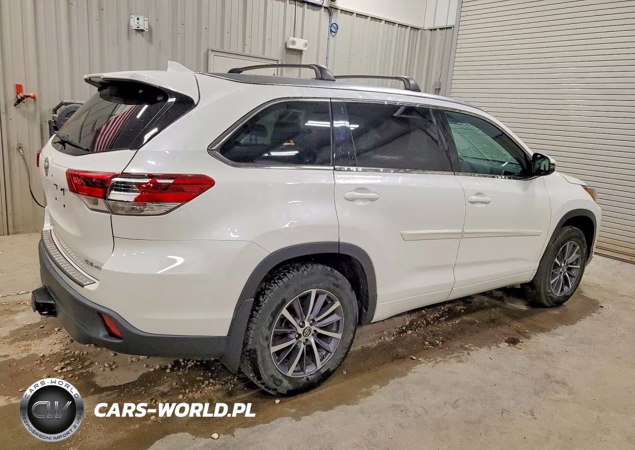 2018 Toyota Highlander Xle VIN:5TDJZRFH5JS857862 - 3