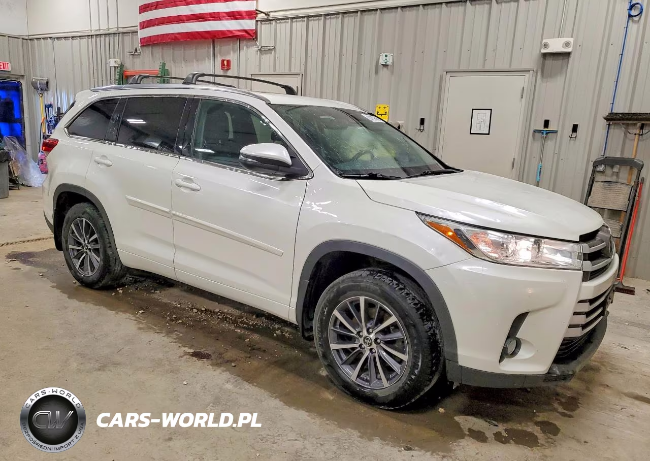 2018 Toyota Highlander Xle VIN:5TDJZRFH5JS857862 - 4